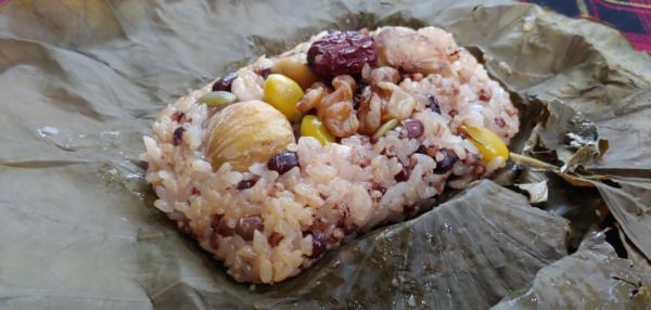 ➤ Delicioso arroz al vapor con loto y dátiles rojos