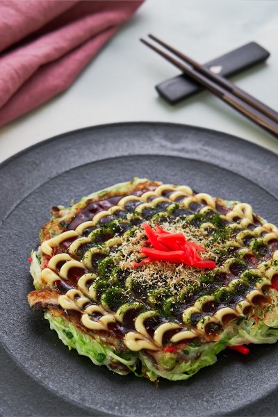 Vegan Okonomiyaki with Tofu and Vegetables (Okonomiyaki vegano con tofu y vegetales)